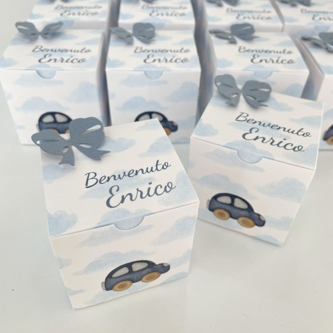 BabyCube Box Cars - Scatolina nascita elegante grafica macchinine e fiocchetto in rilievo
