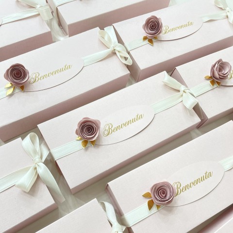 Scatola portaconfetti nascita con rosa in rilievo 2