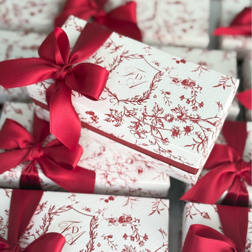 Rimmed Box Red Chic Laurea